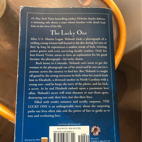 BOOK- The Lucky One Nicolas Spark - Picture 2 of 2